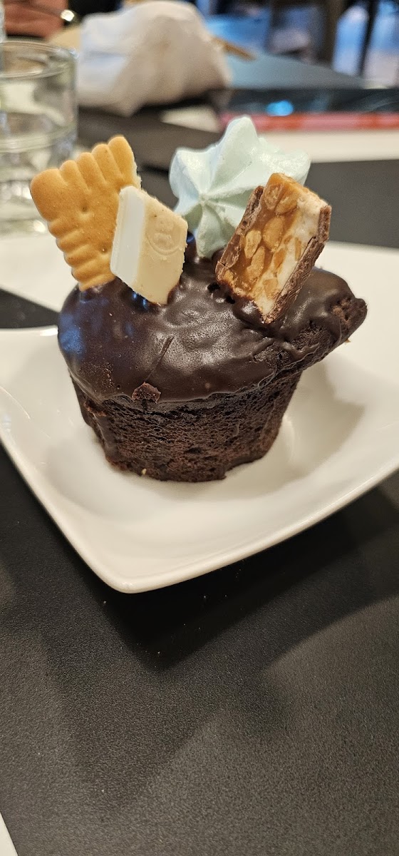 White Monkey Dusseldorf Airport-9